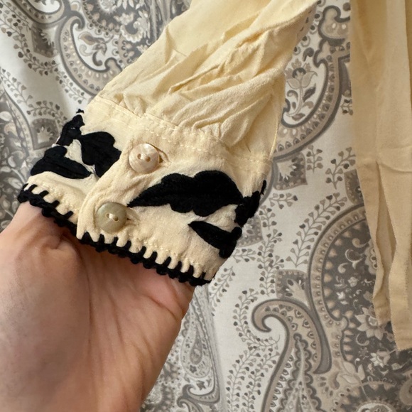 Chasing unicorns, long sleeve embroidered blouse Large - Picture 5 of 6